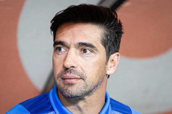 Abel muda o tom e deixa aberta a possibilidade de renovação com o Palmeiras: "Vou refletir"