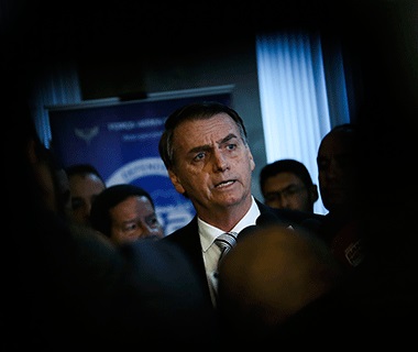 Cheque a Michelle é parte de dívida, diz Bolsonaro