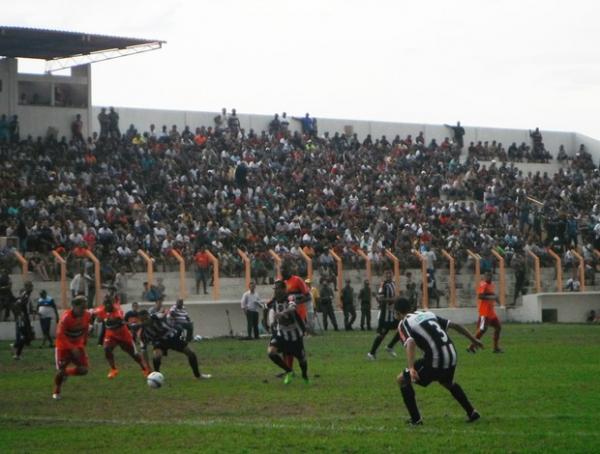 Cori-Sabbá e River-PI em campo pela primeira rodada do Campeonato Piauiense 2013.(Imagem:FlorianoNews)