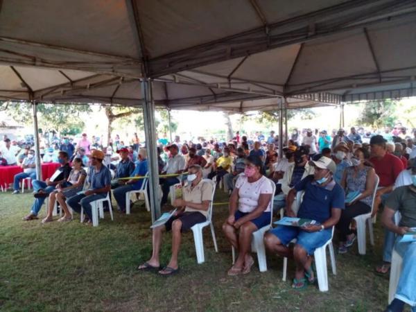 Durante a solenidade, Chico Lucas contou que, com a entrega, somam-se mais de mil títulos concedidos a famílias de pequenos produtores rurais. ?Aqui, foram sete assentamentos par(Imagem:Reprodução)