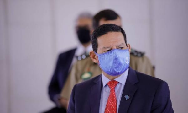 Diplomatas que vão sobrevoar Amazônia com Mourão ouvem ONGs sobre desmatamento