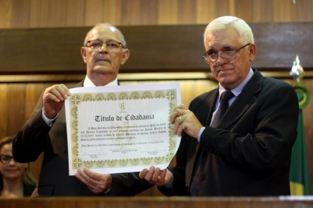 Leôncio Gomide recebe título de cidadania piauiense