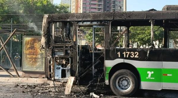 Queda de avião em São Paulo: aeronave atingiu ônibus com 30 passageiros