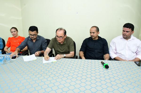 Poder Legislativo acompanha a posse do Conselho Municipal de Habita&ccedil;&atilde;o de Floriano.(Imagem:CMF)