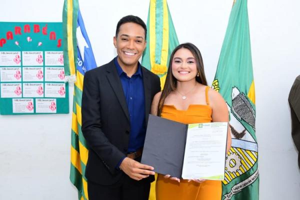 Vereador Felipe Vieira e K&iacute;via Resende(Imagem:Secom)