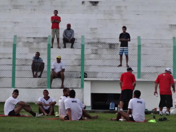 Flamengo-PI treina no Estádio Tiberão para enfrentar Atlético-GO