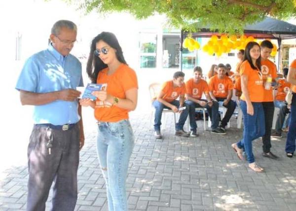 Acad&ecirc;micos da FAESF realizam campanha de prote&ccedil;&atilde;o contra o c&acirc;ncer de pele.(Imagem:FAESF)