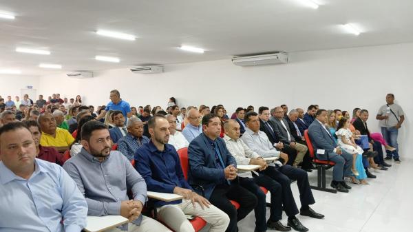 Gleydson Resende e Ant&ocirc;nio Carlos s&atilde;o diplomados em solenidade marcante em Bar&atilde;o de Graja&uacute;(Imagem:FlorianoNews)