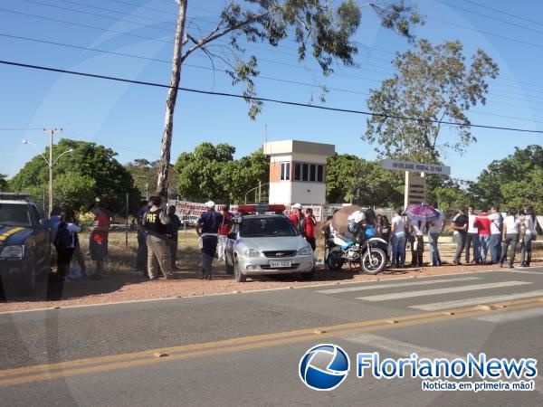 UFPI e IFPI realizam manifesta&ccedil;&atilde;o p&uacute;blica em Floriano.(Imagem:FlorianoNews)