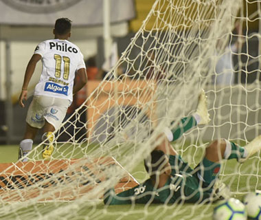 Santos vence Vasco em casa e abre vantagem na Copa do Brasil