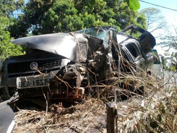 Homem morre ao perder controle de carro em curva na zona rural de Teresina