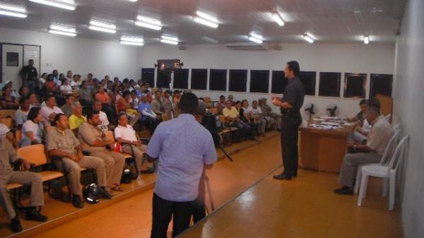 Reuni&atilde;o debateu Campanha de Vacina&ccedil;&atilde;o Anti-r&aacute;bica em Floriano.(Imagem:FlorianoNews)