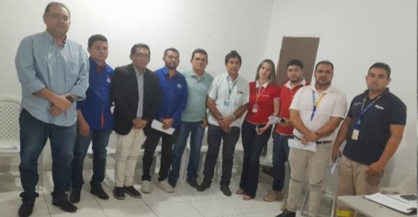 Prefeitura de Floriano realiza reunião para tratar de cabeamentos soltos nas vias públicas