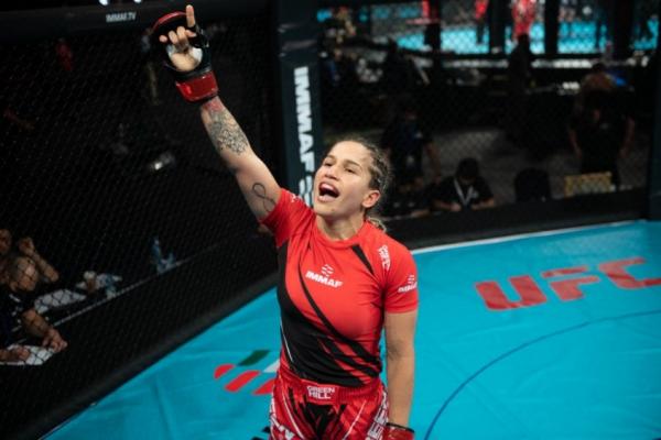 Seleção brasileira luta pela medalha de ouro no MMA neste sábado