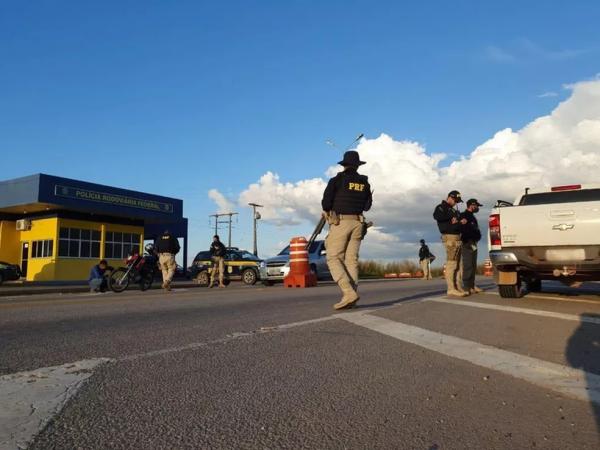 Operação da PRF fiscaliza e conscientiza sobre prevenção de acidentes neste fim de ano no Piauí