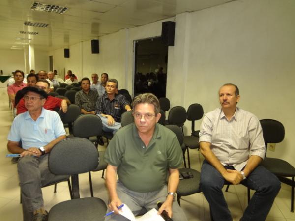 Empres&aacute;rios discutem implanta&ccedil;&atilde;o de Porto Seco em Floriano.(Imagem:FlorianoNews)