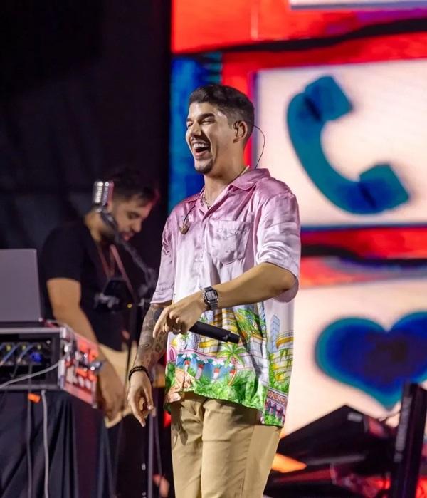 Z&Eacute; VAQUEIRO DURANTE O SHOW 