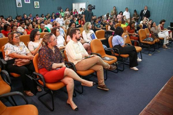 Secret&aacute;rio Washington Bandeira participa de encontro para professores formadores.(Imagem: Divulga&ccedil;&atilde;o)