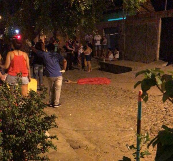 Jovem morto em bar postou foto abraçado com o acusado antes do crime