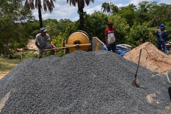 Prefeitura de Floriano trabalha na constru&ccedil;&atilde;o de pontes da zona rural.(Imagem:Waldemir Miranda)