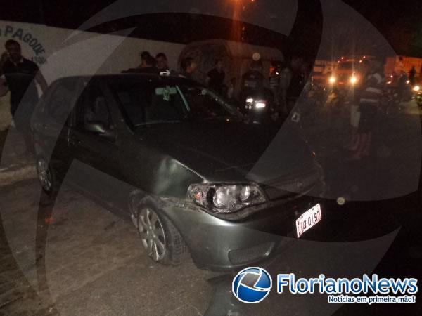 Autom&oacute;vel atropela casal em parada de &ocirc;nibus e colide contra carreta.(Imagem:FlorianoNews)