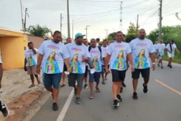 Homens mantêm a tradição e realizam "Caminhada dos Amigos" em Floriano