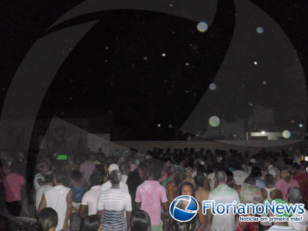 Bloco Os Papeleiros abre o carnaval de Bar&atilde;o de Graja&uacute; com o tradicional Z&eacute; Pereira. (Imagem:FlorianoNews)