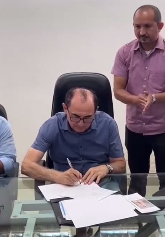 Prefeito de Floriano assina ordem de serviço que autoriza o início da reforma do Mercado Público