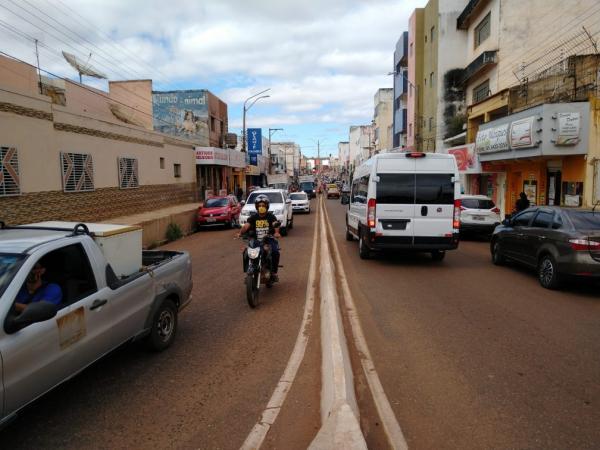 Picos tem trânsito lento e movimentação em feiras na 2ª etapa de reabertura do comércio