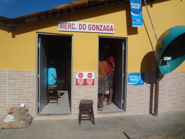 Comerciante é assaltado e ferido no bairro Curador