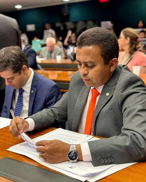 Aprovação de projeto de lei reforça compromisso do deputado Dr. Francisco Costa