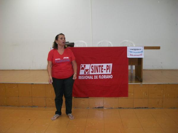 L&eacute;a Almeida, Presidente do SINTE-PI.(Imagem:FlorianoNews)