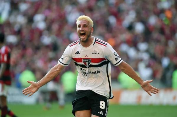 São Paulo vence Flamengo na partida de ida da final da Copa do Brasil