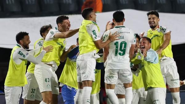 Análise: Palmeiras aproveita momento-chave em jogo atípico para abrir vantagem na liderança