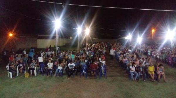 Fieis católicos participam da Missa da Misericórdia no bairro Caixa Dágua.(Imagem:FlorianoNews)