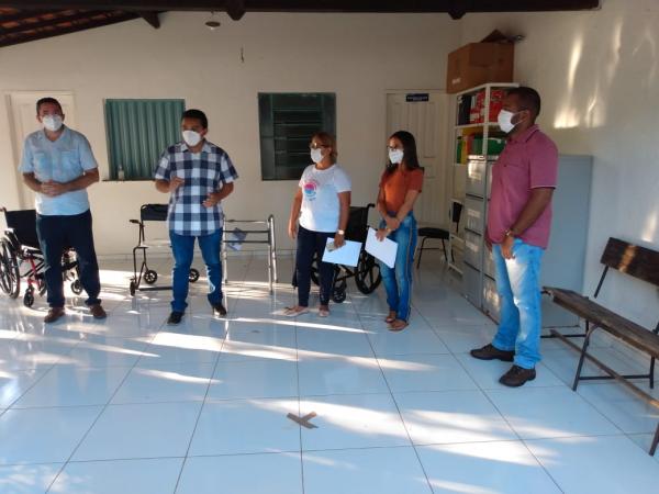 Secretaria Municipal de Sa&uacute;de inicia entrega de dispositivos de locomo&ccedil;&atilde;o em Floriano(Imagem:FlorianoNews)