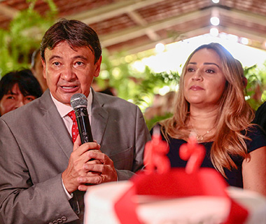 No aniversário, governador pede paciência a aliados sobre novo secretariado