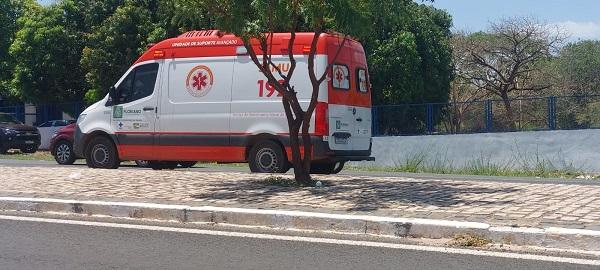 Pai, mãe e filhas ficam feridos em acidente de moto na Avenida Dirceu Arcoverde, em Floriano
