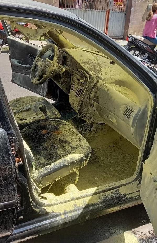 Bateria de celular carregando dentro de carro explode e causa incêndio, no Piauí