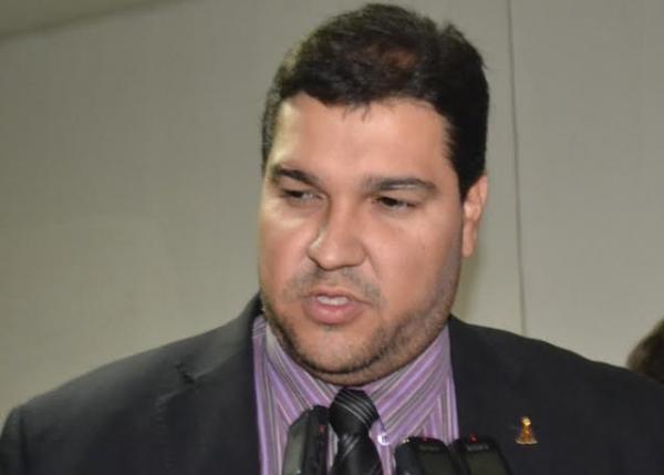 Rinaldinhoi denuncia manobra na publica&ccedil;&atilde;o das portarias.(Imagem:Jos&eacute; Maria Barros/GP1)