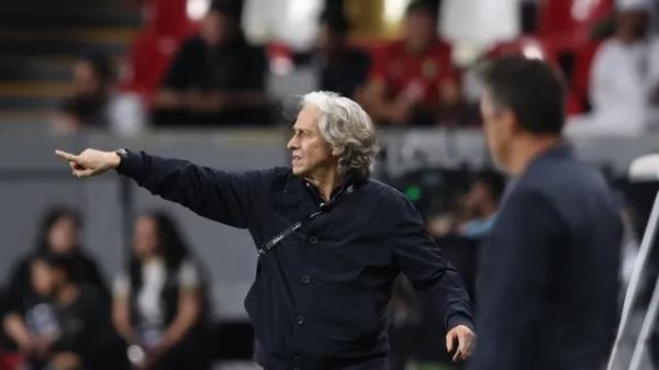 Jorge Jesus e Marcelo Gallardo, na vit&oacute;ria do Al-Hilal sobre o Al-Ittihad na final da Supercopa Saudita.(Imagem:Ali Haider/EFE)
