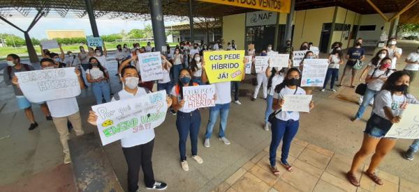 Estudantes dos cursos de saúde da UFPI pedem retorno das aulas no formato híbrido