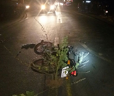 Motociclista morre em colisão com táxi na BR-343