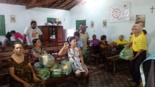 Lions Clube faz doação de cestas básicas à Vila Vicentina de Floriano