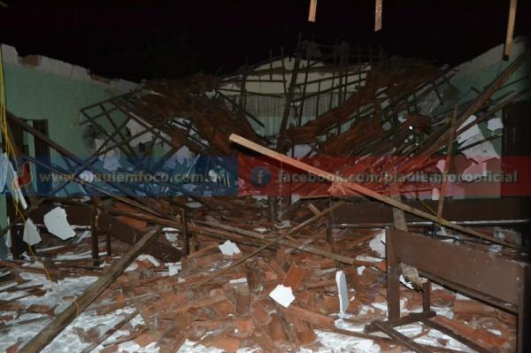 Teto de igreja desaba durante missa de Santo Antônio e deixa feridos no PI