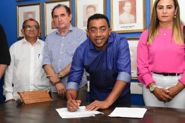 Prefeitura de Floriano convoca concursados aptos para solenidade de nomeação e posse