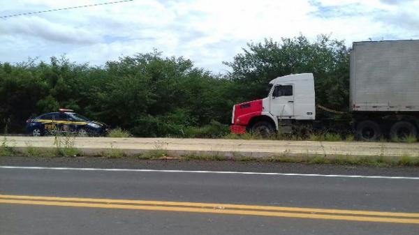 PRF recupera carreta um dia ap&oacute;s roubo no PI.(Imagem:PRF)