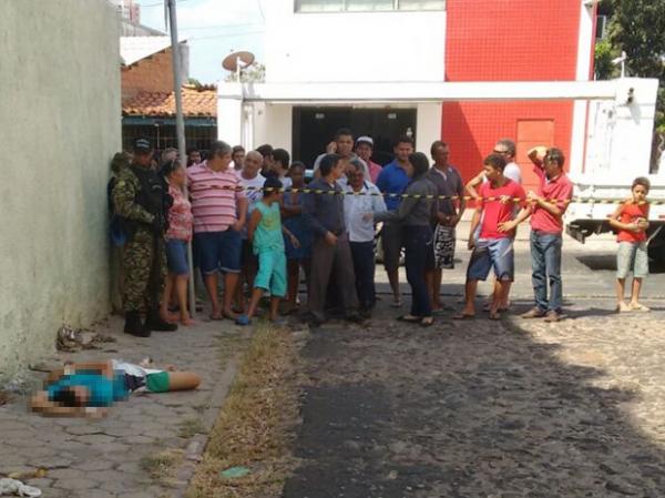 Jovem foi morto no bairro Pi&ccedil;arra, em Teresina.(Imagem:Divulga&ccedil;&atilde;o/PM)