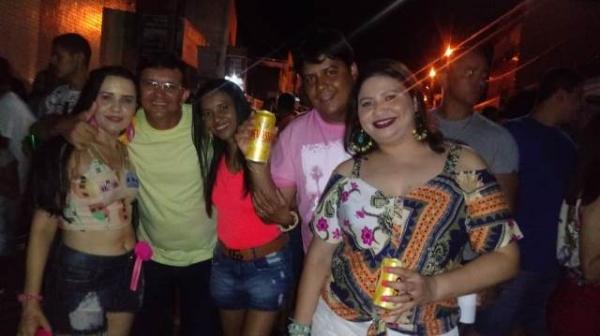 Chicabana arrasta milhares de foli&otilde;es no Carnaval de Floriano.(Imagem:FlorianoNews)