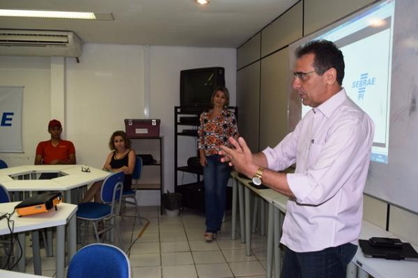 Prefeito Gilberto Júnior discute revitalização da Praça Cel. Borges